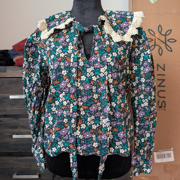 Zara Tops - Floral Women's Top with Lace Collar